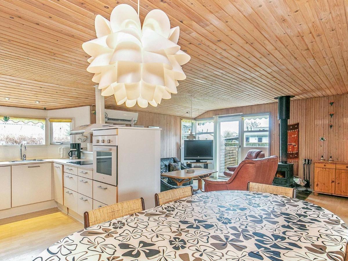 8 Person Holiday Home In هيسوليئيار الغرفة الصورة